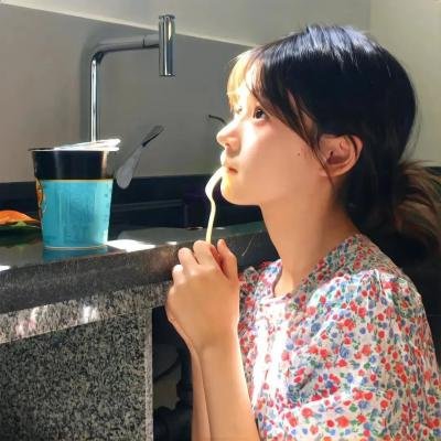 战火中的小狐狸